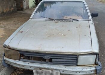 Prefeitura de Araxá intensifica notificação e remoção de veículos abandonados em vias públicas