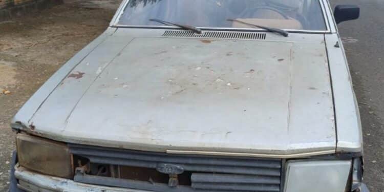 Prefeitura de Araxá intensifica notificação e remoção de veículos abandonados em vias públicas