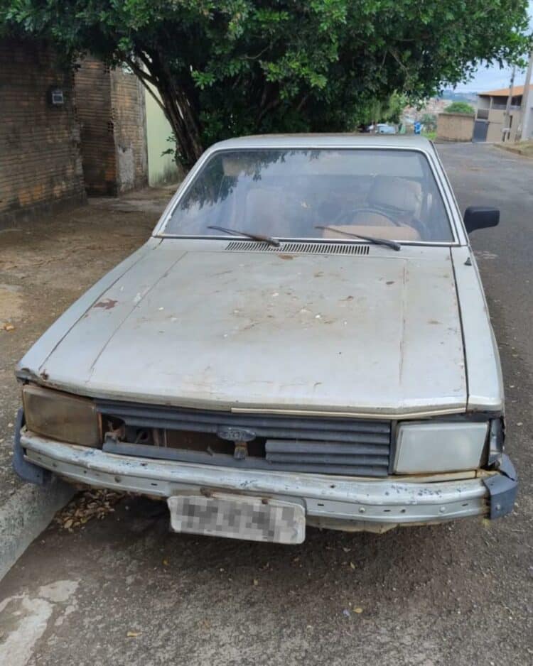 Prefeitura de Araxá intensifica notificação e remoção de veículos abandonados em vias públicas