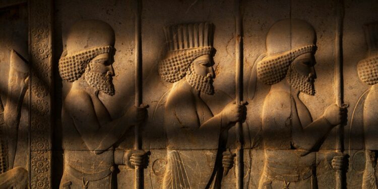 A PÉRSIA, ALÉM DO SEU CHÁ, SENDO REVELADA AO MUNDO