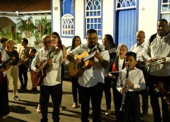 Paracatu em Serenata retorna às ruas com edição especial que une música, teatro e circo