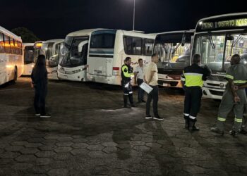 Prefeitura de Araxá realiza vistoria anual dos ônibus do transporte coletivo