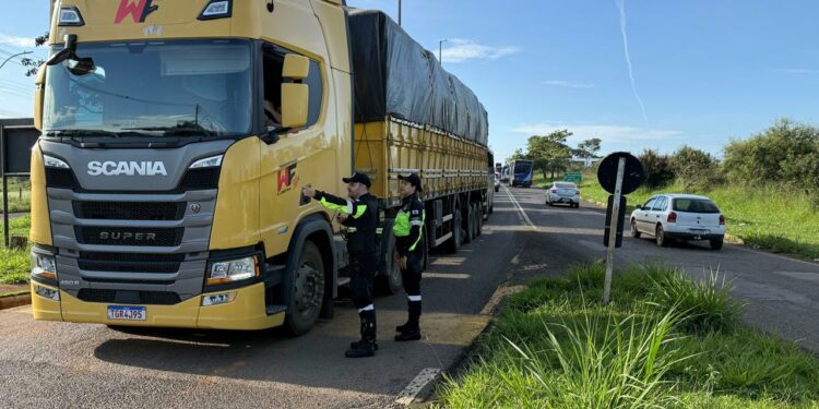 Prefeitura reforça orientação sobre circulação de caminhões pesados nas avenidas centrais de Araxá