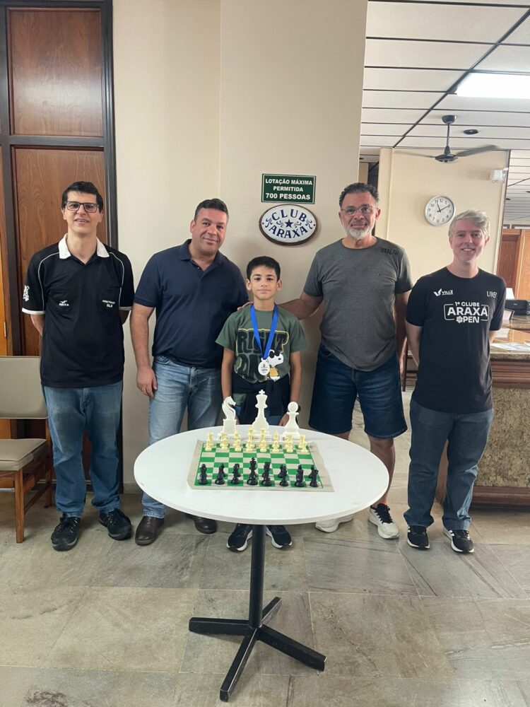 I TORNEIO DE XADREZ DO CLUBE ARAXÁ REÚNE ENXADRISTAS E MOVIMENTA O CENÁRIO LOCAL