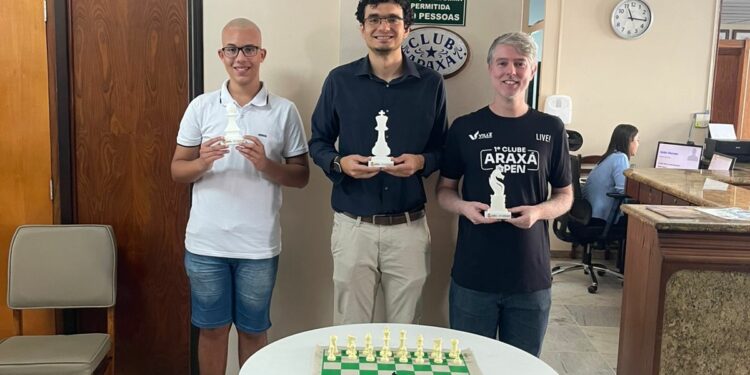 I TORNEIO DE XADREZ DO CLUBE ARAXÁ REÚNE ENXADRISTAS E MOVIMENTA O CENÁRIO LOCAL