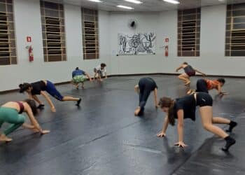 Oficina “Corpo-Rio” propõe imersão em dança contemporânea e consciência corporal na Escola Livre do Grupontapé