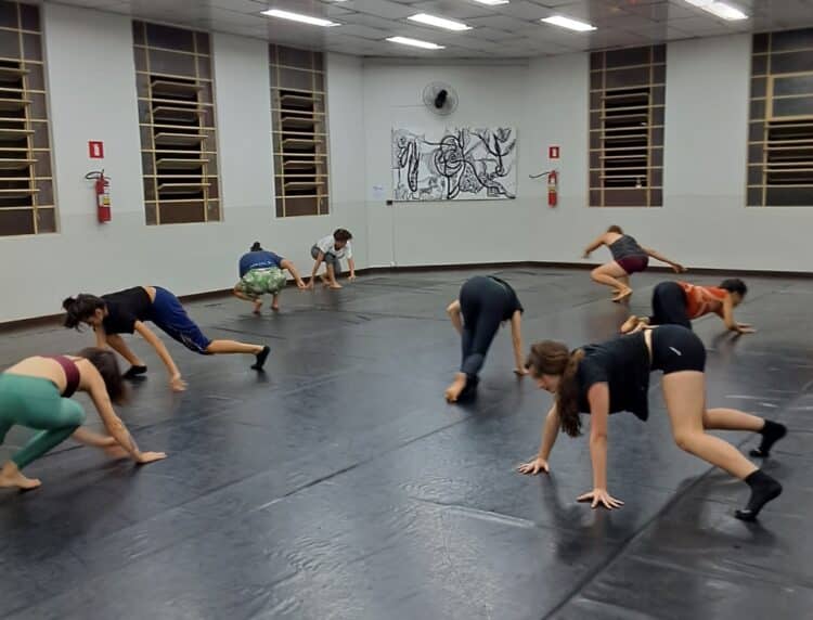 Oficina “Corpo-Rio” propõe imersão em dança contemporânea e consciência corporal na Escola Livre do Grupontapé