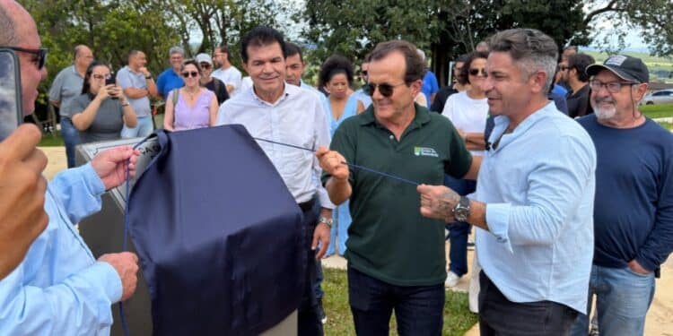 Parceria entre Prefeitura e iniciativa privada inaugura nova praça no setor oeste de Araxá