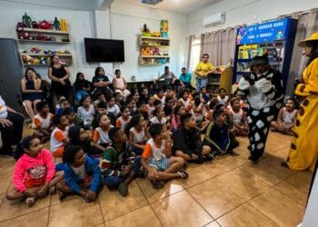 Cultura e ação climática chegam às escolas de Paracatu em projeto que une teatro, literatura e educação ambiental