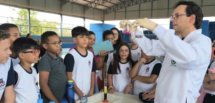 Programação infantojuvenil do Fliaraxá amplia participação de estudantes e reúne literatura, música e arte em experiências interativas
