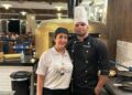 JOVEM PIZZAIOLO, DE 21 ANOS, MOSTRA TALENTO E HABILIDADE NA ARTE DA PIZZARIA- DE ANTONIO TROTTA ESPECIAL PARA O JORNAL EXEMPPLAR
