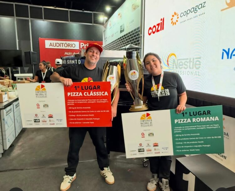 JOVEM PIZZAIOLO, DE 21 ANOS, MOSTRA TALENTO  E HABILIDADE NA ARTE DA PIZZARIA- DE ANTONIO TROTTA ESPECIAL PARA O JORNAL EXEMPPLAR