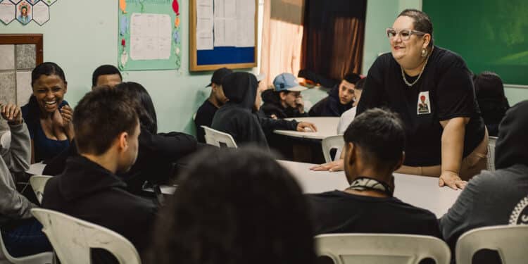 Com oficinas de criação literária, projeto “Narrativas Urgentes” vai transformar memórias em livro em Poços de Caldas