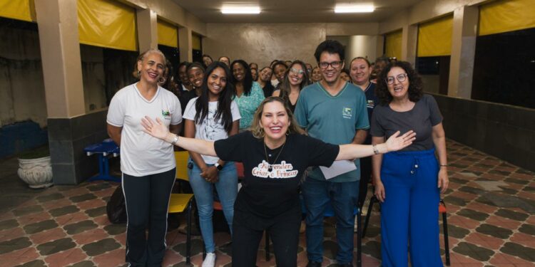Profissionais do Tempo Integral participam de capacitação do Projeto Escola Mágica em Araxá