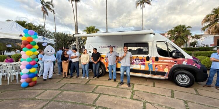 Prefeitura de Araxá inaugura o Vacimóvel para ampliar acesso da população à vacinação