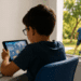 Uso excessivo de telas e falta de atividades ao ar livre ampliam casos de miopia infantil