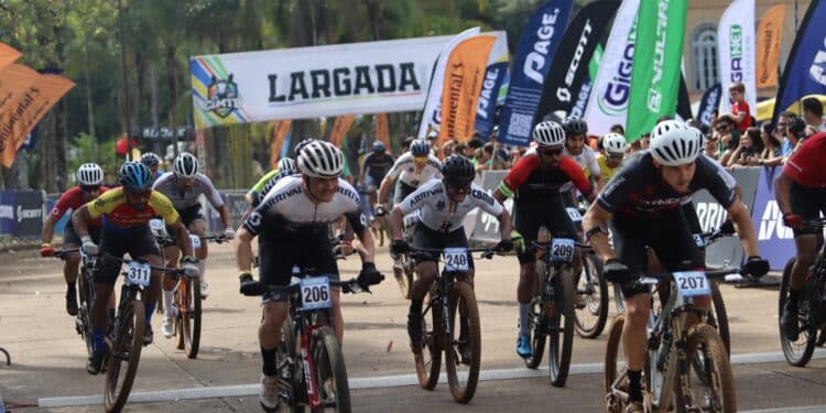 Araxá reúne 1.400 atletas e atrai cerca de 20 mil pessoas durante a Copa Internacional de Mountain Bike
