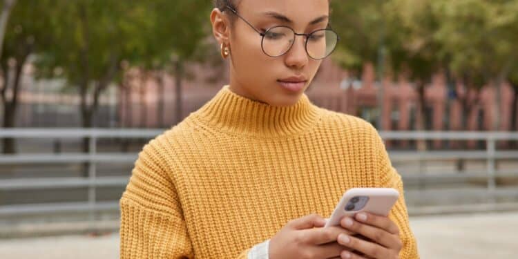 Sempre disponível? Especialista alerta para os impactos da hiperconectividade na saúde mental