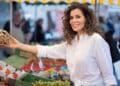 Chef brasileira rebate “lenda” de que restaurantes discriminam vegetarianos
