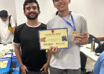 ENXADRISTAS DE ARAXÁ CONQUISTAM DESTAQUE EM TORNEIO NA UFU EM UBERLÂNDIA