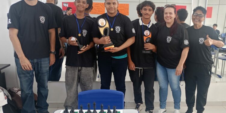 PROJETO “GENTILEZA GERA GENTILEZA” REALIZA O 1º TORNEIO DE XADREZ DA ESCOLA ESTADUAL ROTARY