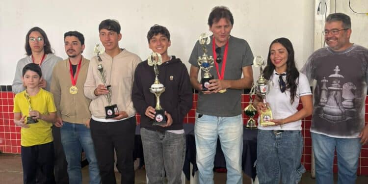 ARAXAENSE EDGARD É CAMPEÃO DA I COPA PTC DE XADREZ RÁPIDO EM PATROCÍNIO (MG)