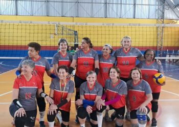 AOS 77 ANOS, SANDRA BARONCELLI VOLTA AO TOPO DO VOLEIBOL BRASILEIRO E INSPIRA GERAÇÕES