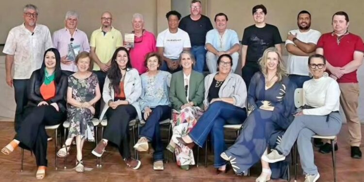 ENCONTRO DE ESCRITORES FORTALECE CONEXÕES E PARCERIAS DURANTE A EXPOLEITURA