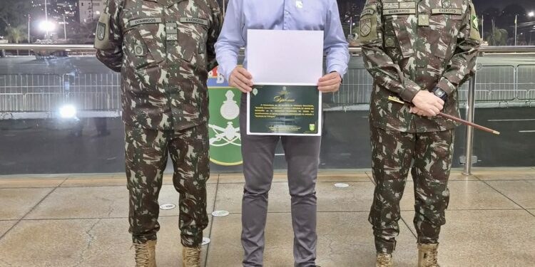 Hospital Madrecor recebe homenagem do 36º Batalhão de Infantaria Mecanizado em Uberlândia