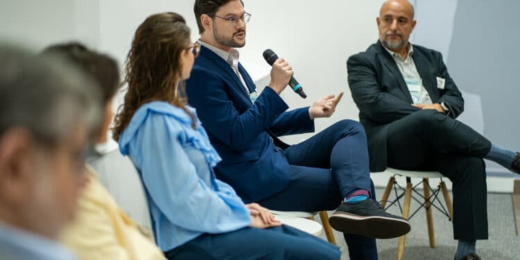 Interoperabilidade otimiza resultados clínicos com menor custo possível, defende tech lead da Hapvida em fórum