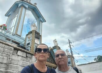 UMA SANTA NAMORADEIRA