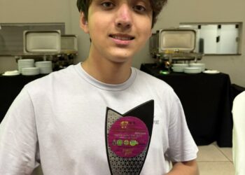 EDGARD RECEBE PRÊMIO DE DESTAQUE ARAXAENSE NA MODALIDADE DE XADREZ