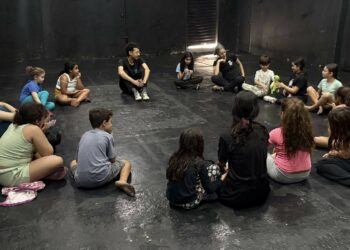 Brincadeira, cinema e palhaçaria marcam o fim de outubro na Escola Livre do Grupontapé