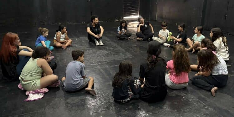 Brincadeira, cinema e palhaçaria marcam o fim de outubro na Escola Livre do Grupontapé