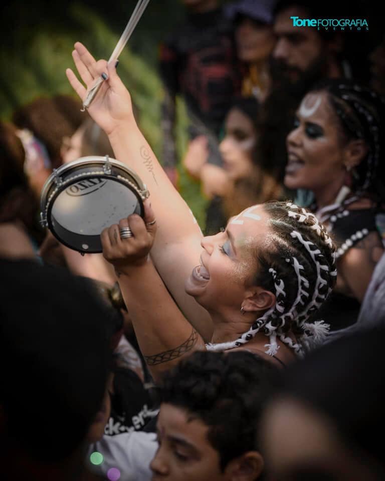 Mais de 13 mil foliões acompanham o Carnaval no Bloco Filhos de Beja em Araxá