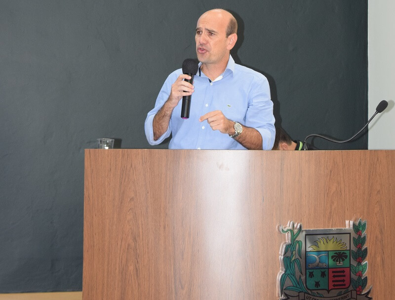 Ampliação do acervo de livros para Cemeis e Emeis de Araxá é solicitada na Tribuna da Câmara