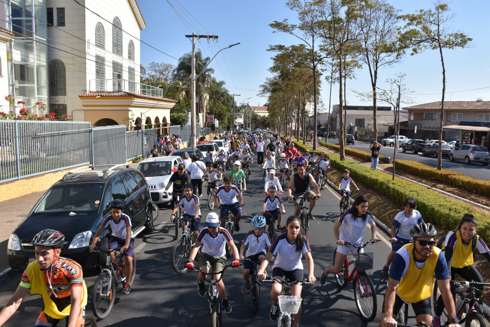 Centenas de Pessoas participam do 4º Passeio Ciclístico “Pedalando com Dom Bosco”