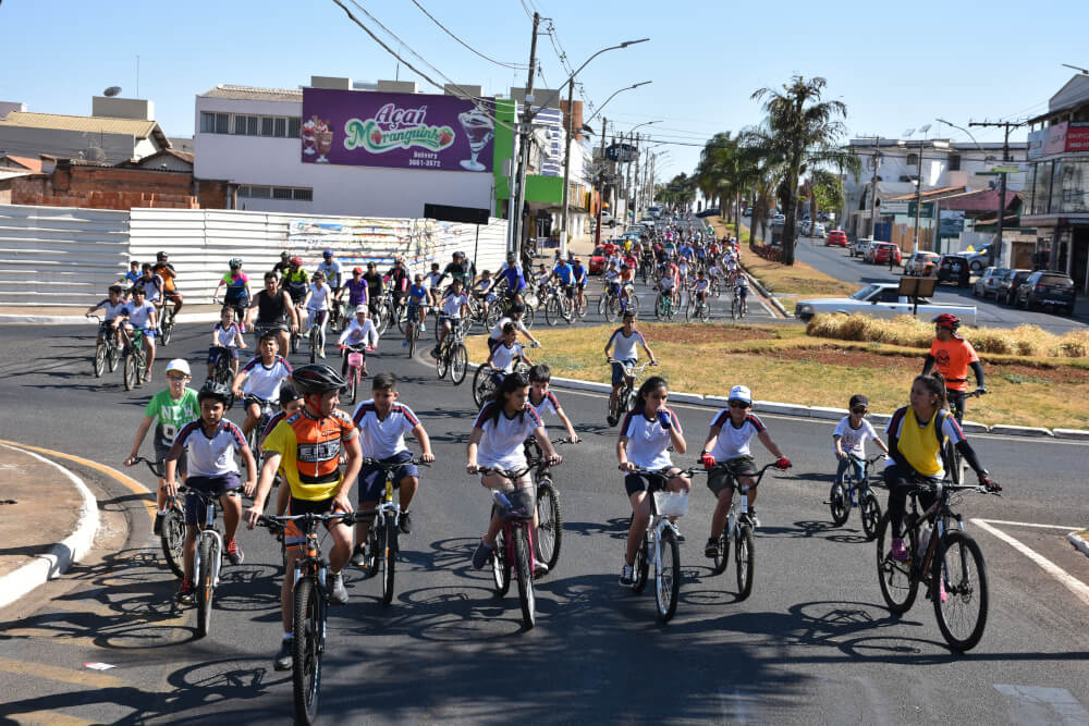 Centenas de Pessoas participam do 4º Passeio Ciclístico “Pedalando com Dom Bosco”