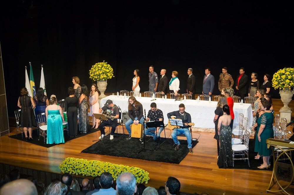 Câmara Municipal de Araxá homenageia personalidades femininas com Medalha Leonilda Montandon