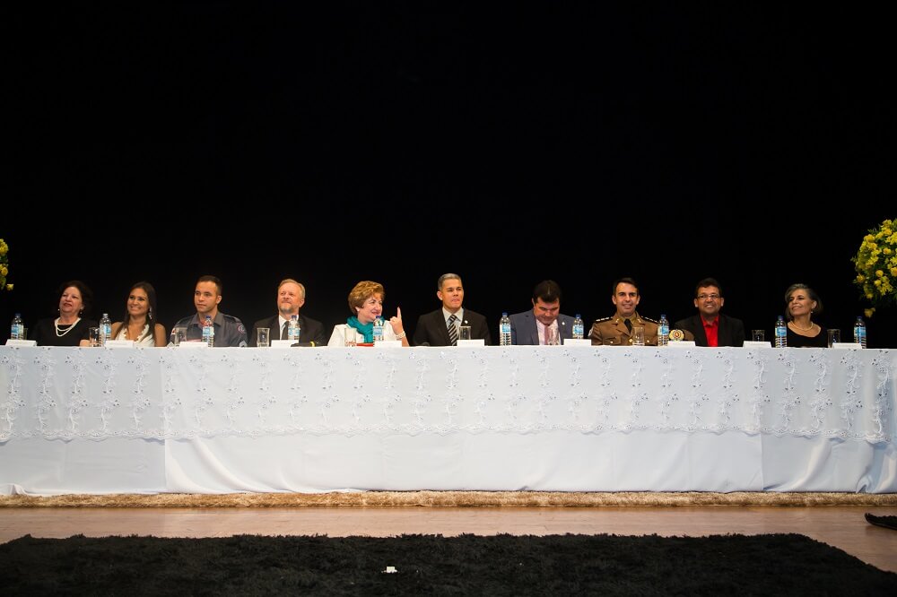 Câmara Municipal de Araxá homenageia personalidades femininas com Medalha Leonilda Montandon