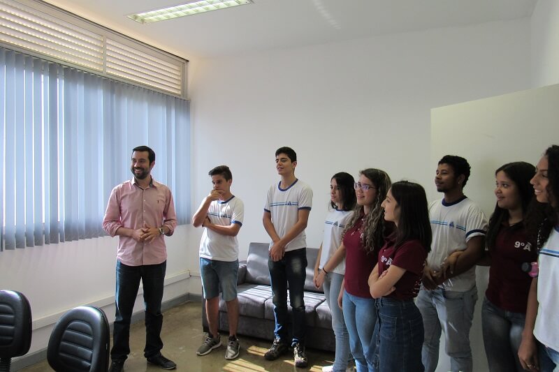 Câmara Municipal de Araxá recebe alunos do Polivalente