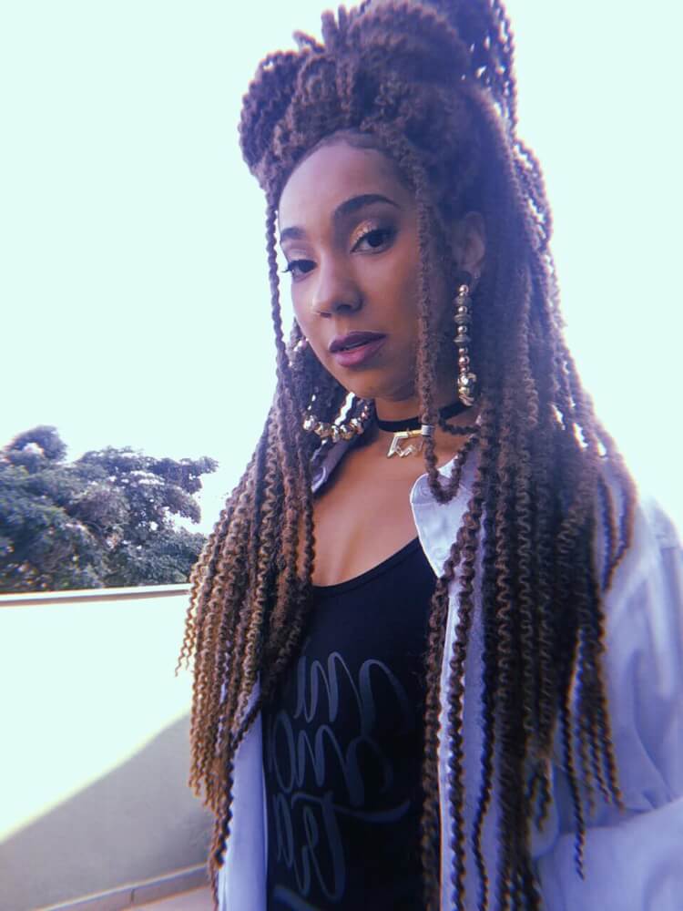 Poeta Mel Duarte lança livro de poemas traduzido para o espanhol em Madrid