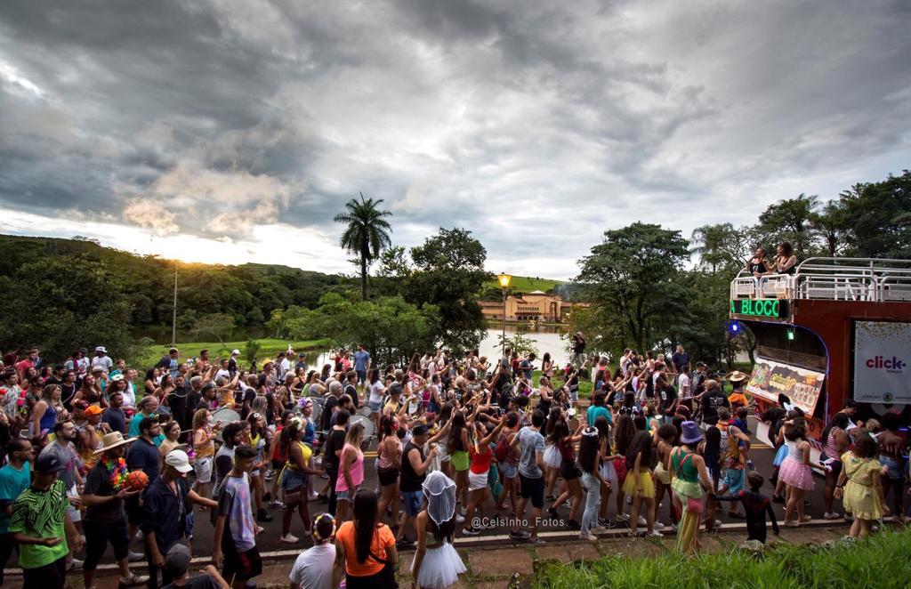 Mais de 13 mil foliões acompanham o Carnaval no Bloco Filhos de Beja em Araxá